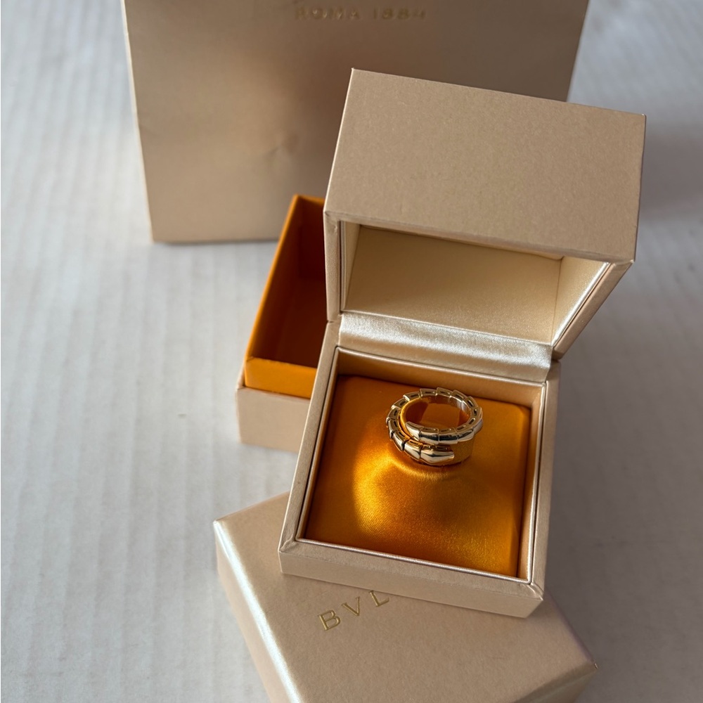 Bvlgari Serpenti Viper18k Yellow Gold Wrap Ring
USsize of approximately3.5to4.25 - Picture 12 of 16
